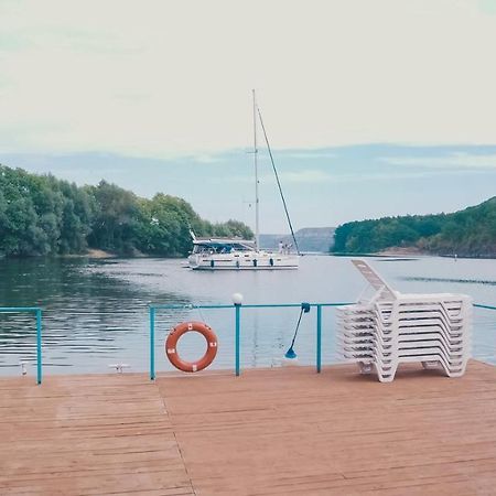 Hotel Yacht Club Mayak Dnistrivka Esterno foto