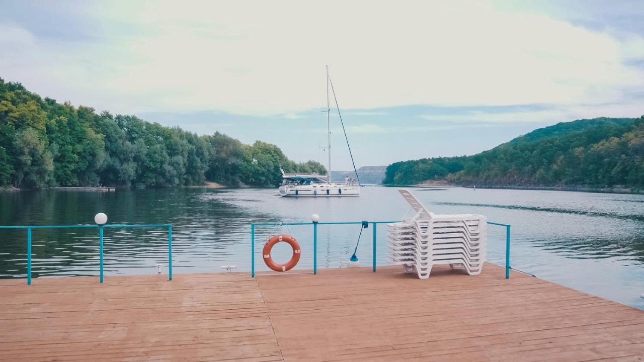 Hotel Yacht Club Mayak Dnistrivka Esterno foto