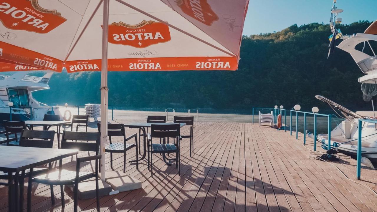 Hotel Yacht Club Mayak Dnistrivka Esterno foto